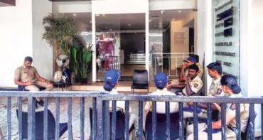Comedian Kamra Booked for Comments on Shinde; 12 Held for Ransacking Venue