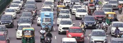 Auto Retail Sales Slow to 6.5% in FY25, May Face Headwinds