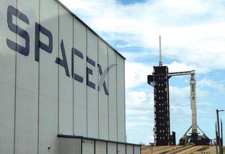 SpaceX Leads Race to Build US' Missile Defense Shield