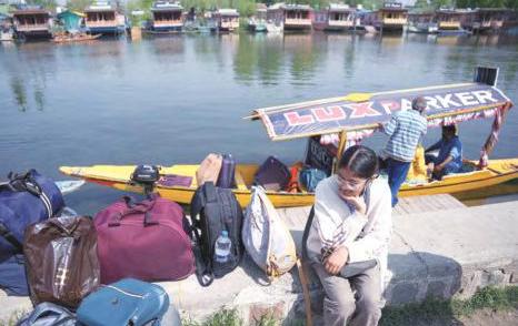 India suspends Indus pact, scraps Pak visas over Valley terror attack