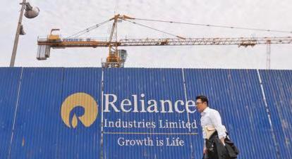 RIL's profit rises 2.4% in Q4, beats estimates