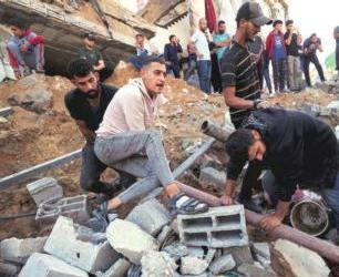 Israeli Strikes Kill 93 in Gaza as Trump Wraps Up Asia Visit