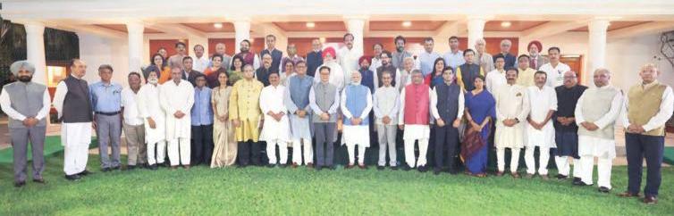 PM meets members of multi-party delegations