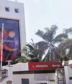 RIL sells 8.2 mn shares of Asian Paints for ₹1,876 cr