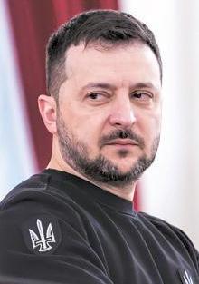 Trump to Zelenskyy: Can you hit Moscow?