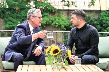 Zelenskyy meets Starmer