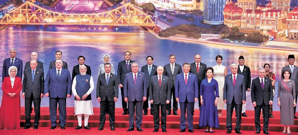 Xi Uses Parade, History to Flaunt China's Global Pull