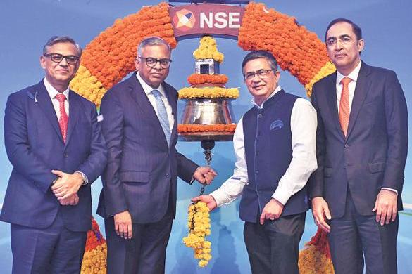 Tata Cap ends flat on mkt debut