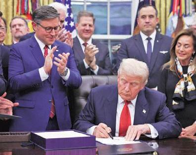 Trump signs deal to end govt shutdown