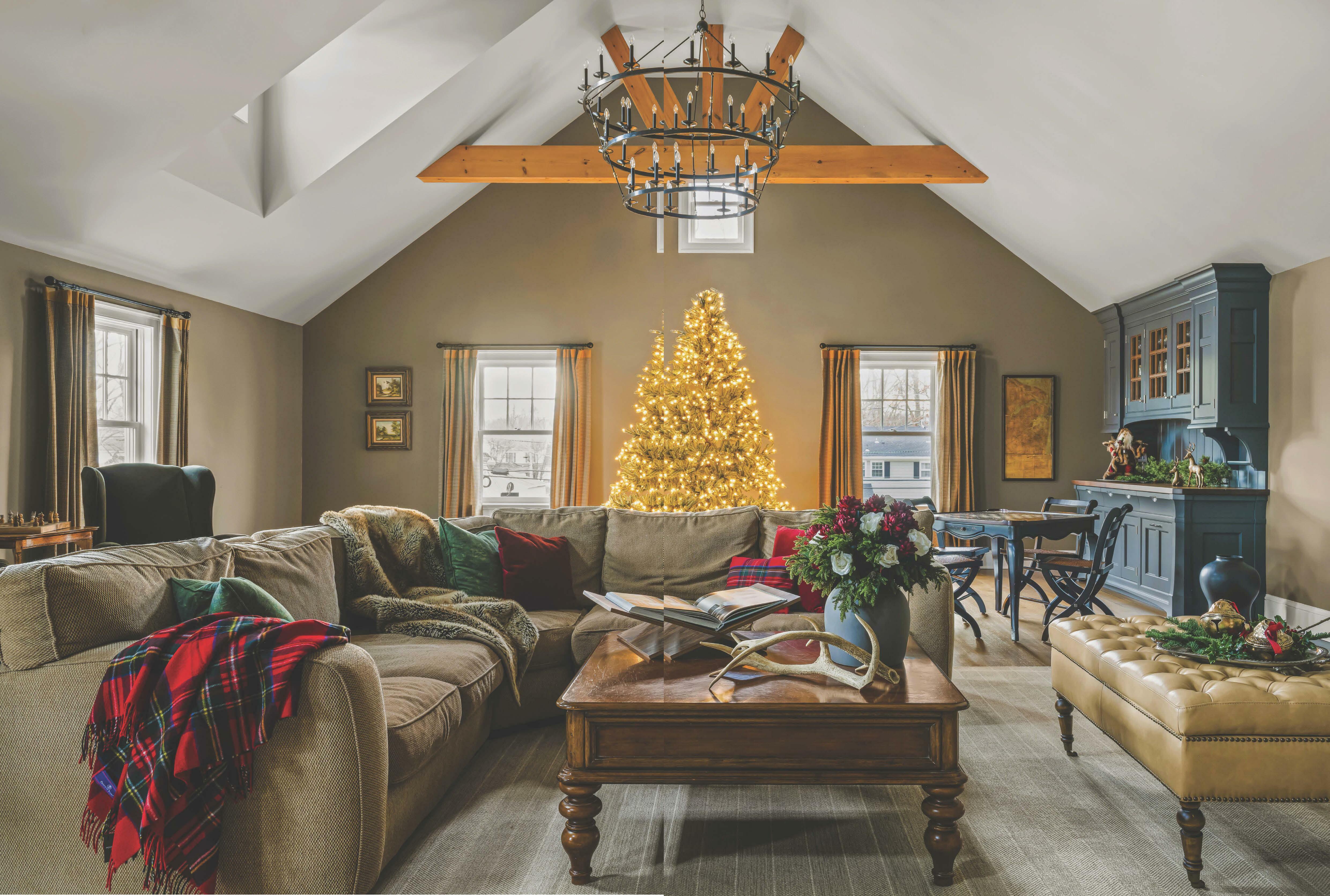 A Cozy, Classic Holiday Home on the River