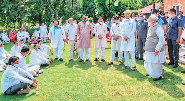 गहलोत से राज्यपाल के तीन सवाल