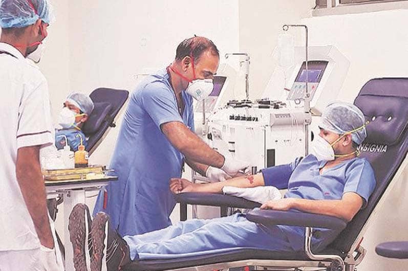 प्लाज्मा थेरेपी के पक्ष में चिकित्सक