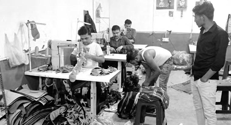 हैंडमेड लेडीज फैंसी फुटवियर का गढ़ दिल्ली का मादीपुर