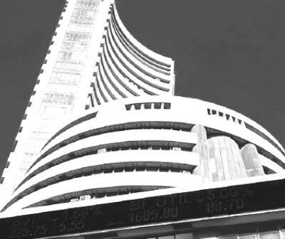 वैश्विक व्यापार जंग के भय से बाजारों में बिकवाली
