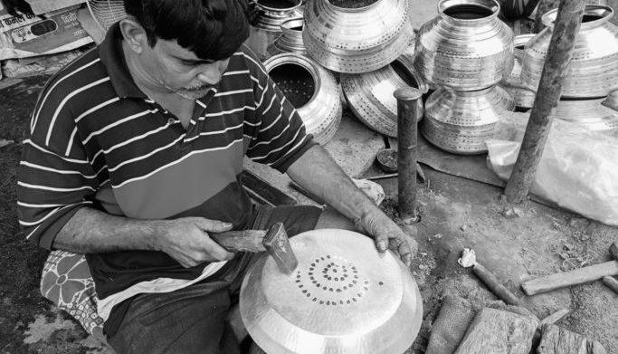 पीतल की खनक से गूंजती मुरादाबाद की गलियां सूनी