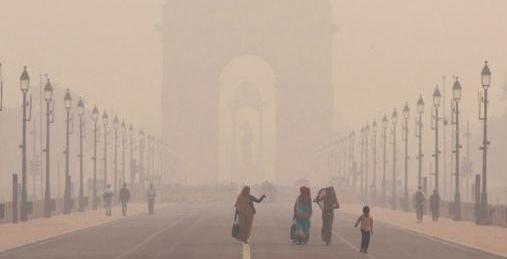 दोषपूर्ण नीतियों से बिगड़े हालात के बीच सांस ले रही दिल्ली