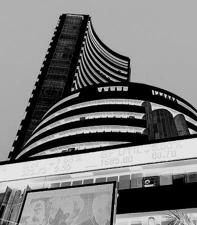 बाजारों में दो महीने की बडी गिरावट