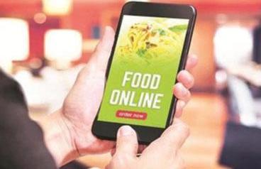 नया साल : होटलों की बुकिंग बढ़ी, हड़ताल से फूड डिलिवरी पर दबाव