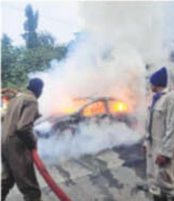 Moving car catches fire at Bijalpur, family escapes unhurt