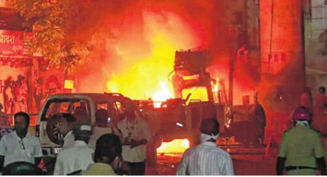 Arson & Clashes Erupt in Nagpur