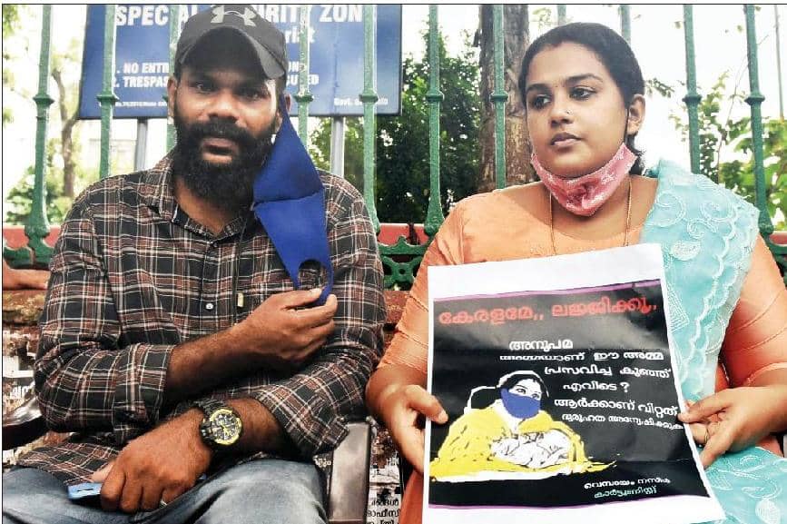 ദത്തുനടപടി നിർത്തിവയ്ക്കണമെന്ന് കോടതിയോടു സർക്കാർ