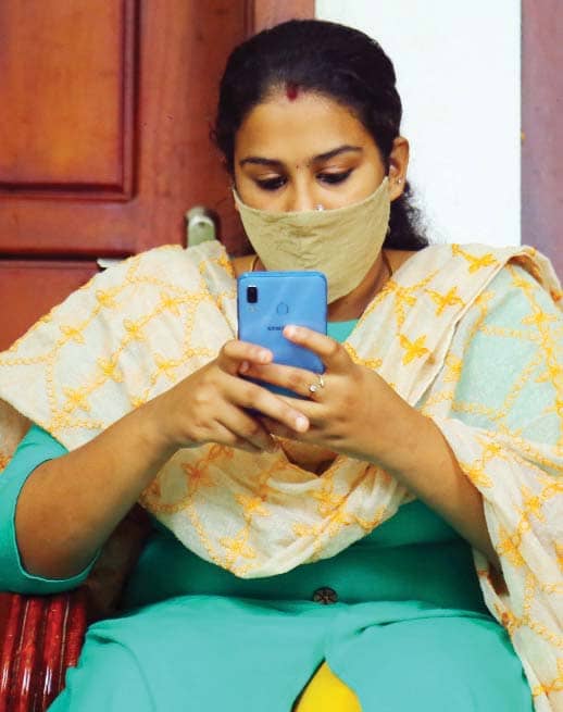 ദത്ത് സ്റ്റേ ചെയ്ത് കോടതി; പ്രതീക്ഷയോടെ അനുപമ