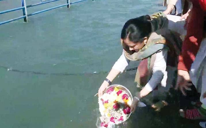 റാവത്തിന്റെ ചിതാഭസ്മം നിമജ്ജനം ചെയ്തു