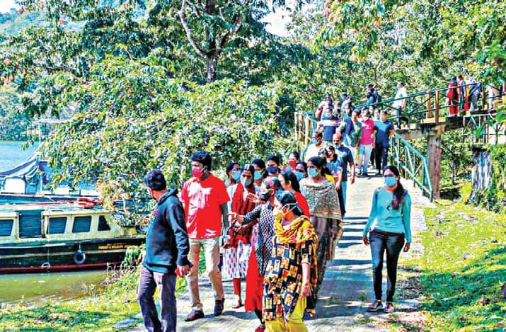 തേക്കടിയിൽ സഞ്ചാരികളുടെ തിരക്ക്