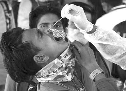 കൊതി തീരാതെ കോവിഡ് @ 4