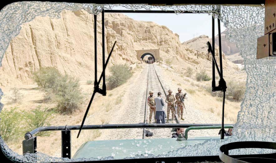 Bomber hits buses carrying forces, killing 5 in Balochistan