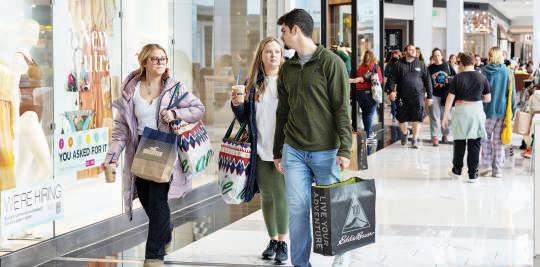 US retail sales tick up in February