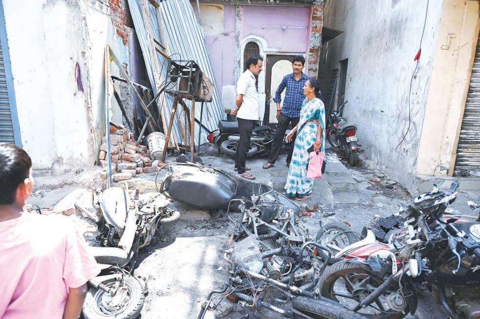 Nagpur tense after flare-up over Mughal emperor’s tomb