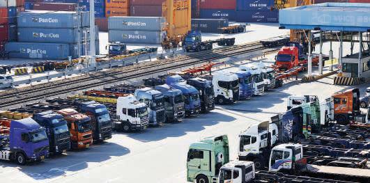 South Korea exports up, tariff risks loom