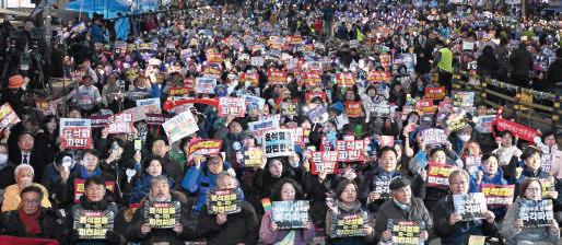 Court to decide S.Korean president's fate today