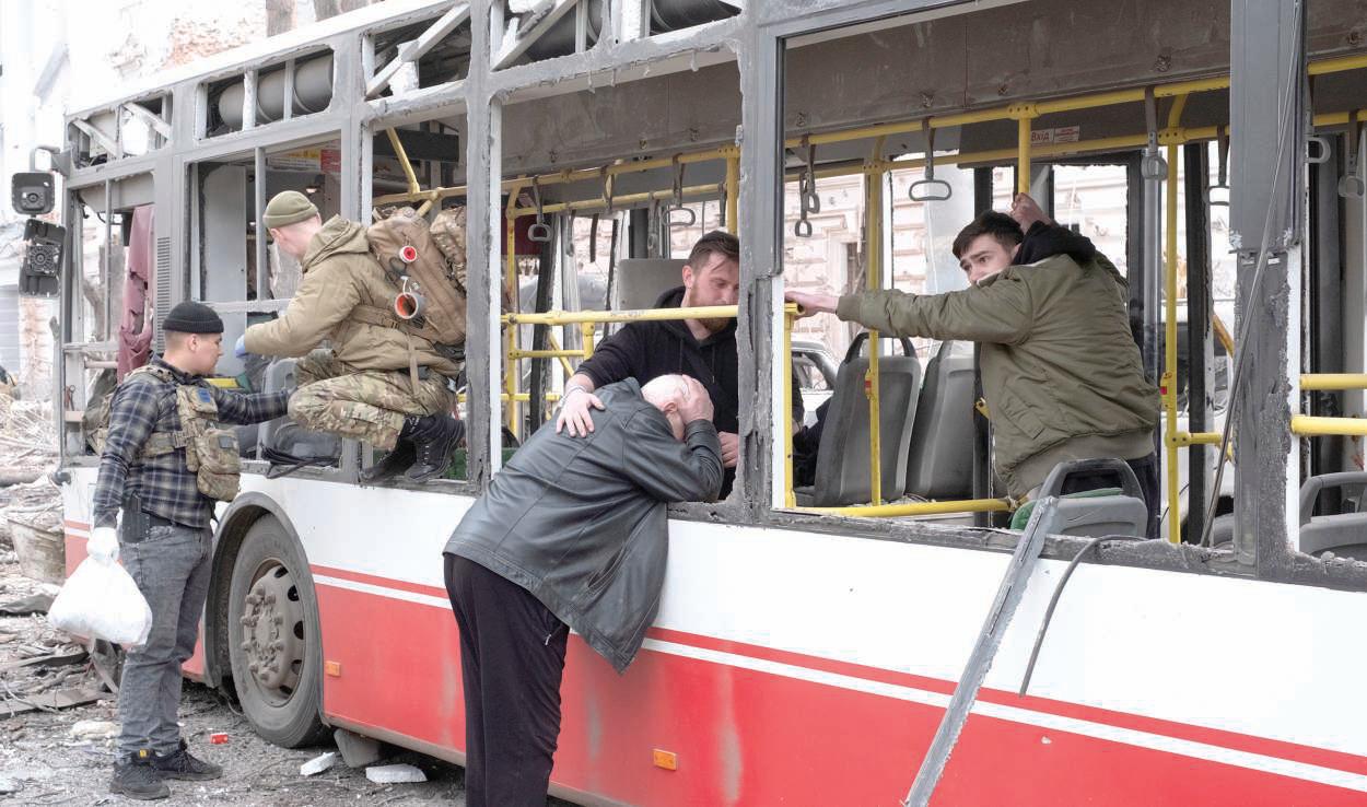 32 killed as Russian missiles hit Ukrainian city of Sumy