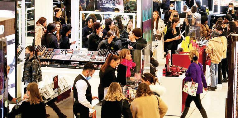 UK retail sales jump boosts economy