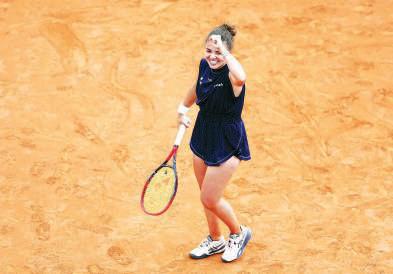 Paolini battles past Shnaider, Alcaraz and Draper enter Italian Open quarter-finals
