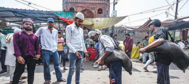 Rain, storm lash Delhi amid intense heat