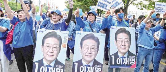 Lee holds clear lead ahead of S. Korea vote