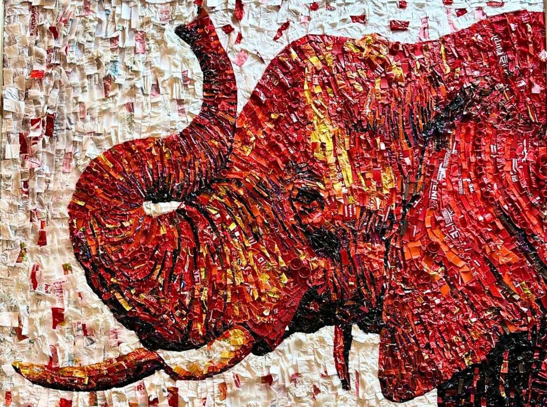 Art4You Gallery shows green light to red colour in illuminating show