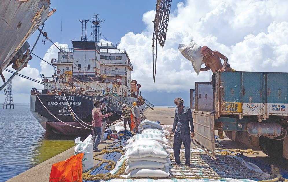 India's exports outpaced global growth to touch record high in FY25
