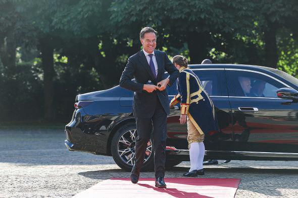 Leaders gather for historic Nato summit