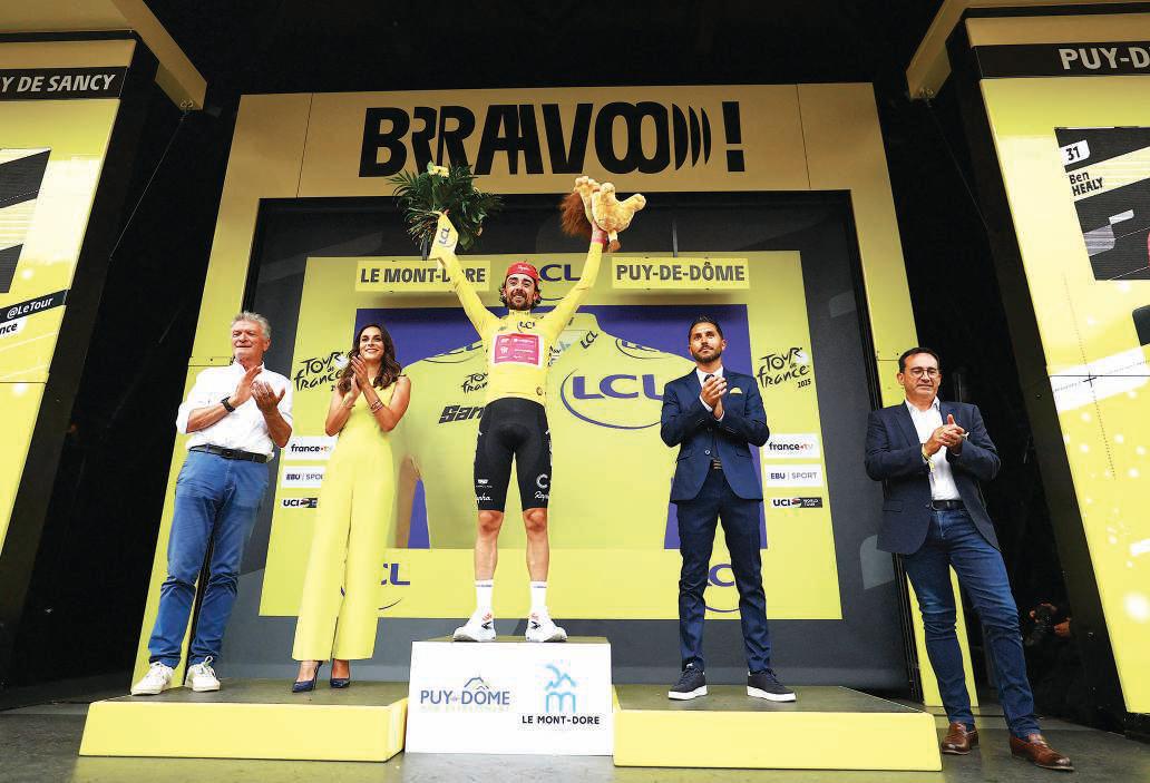 Healy puts brakes on 38-yr Irish wait, takes Tour de France lead