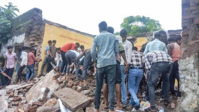 School roof collapse kills 7 students, injures 30
