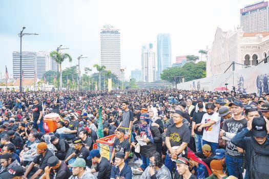 Protesters demand Malaysian PM's resignation