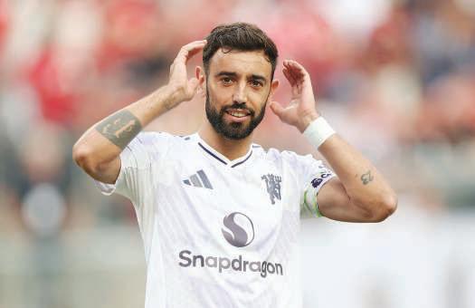 Fernandes brace as Utd sink Hammers in Premier League US exhibition match