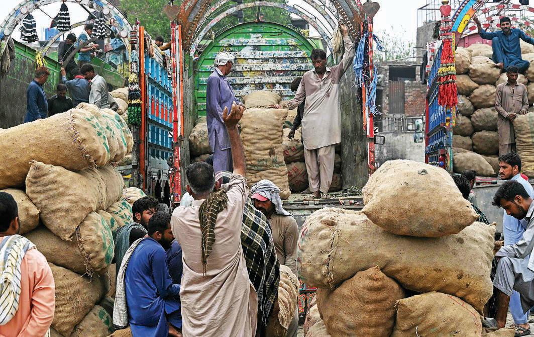 Pakistan surprises by holding key rate steady to stabilise inflation