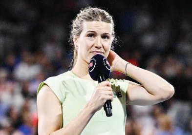 Swiatek cruises, Osaka battles, Bouchard bids adieu to tennis; Fritz beats Carballes Baena to advance