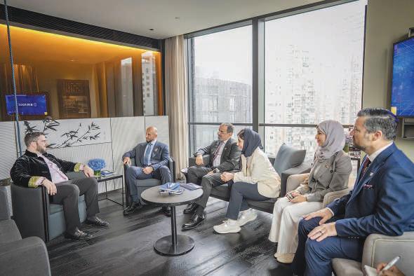 NMO chief meets global executives in China