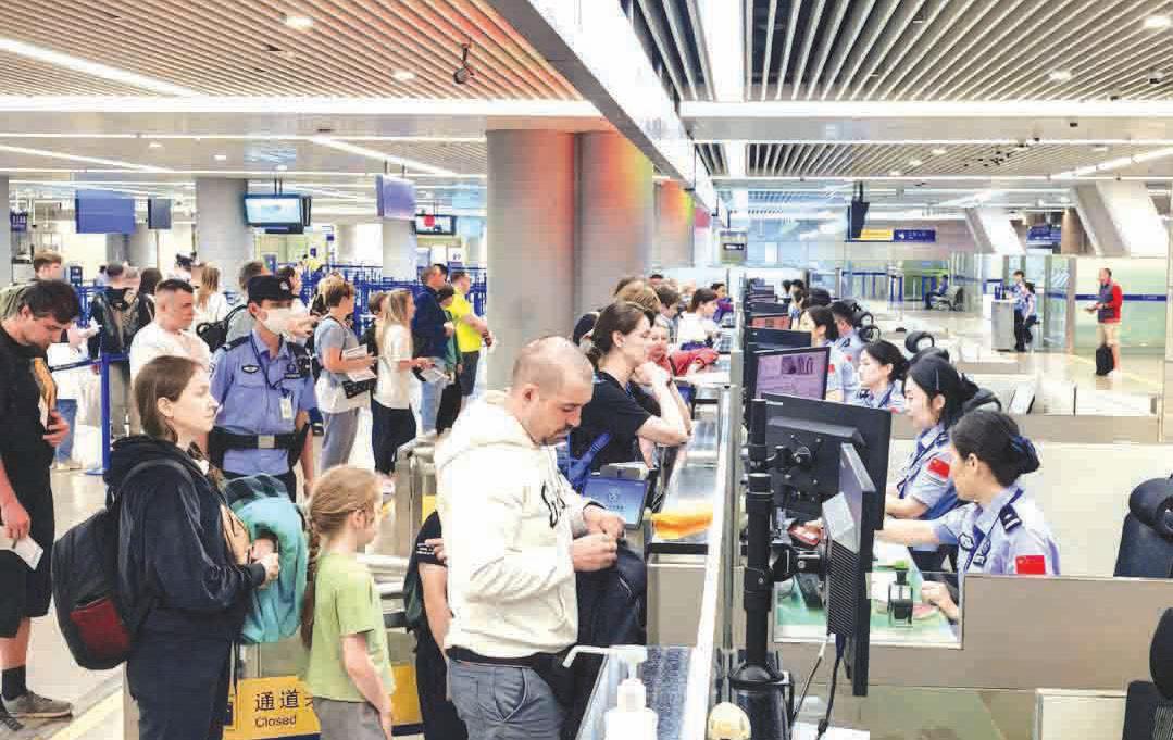 Shanghai airports, cruise ports experience summer travel boom